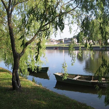 Pokoje I Domki Nad Kanalem Bystrym Augustów Exterior foto
